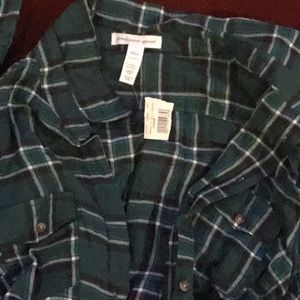 Woman’s green button down shirt lg